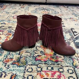Super cute fringe booties! Size 8.